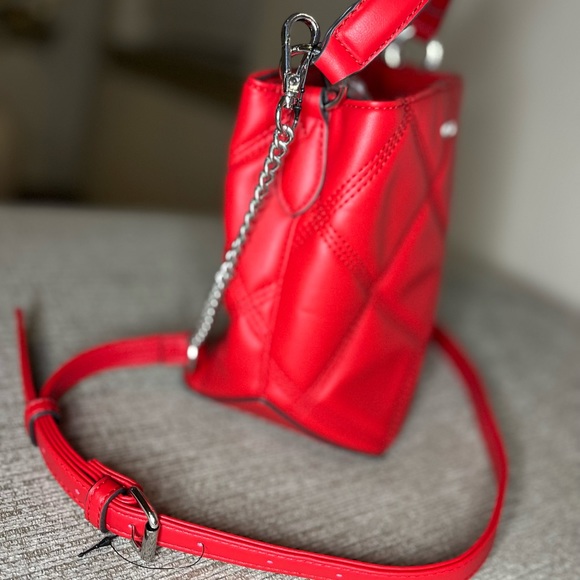 Red NineWest double-handled wallet to wear it two ways plus it's also adjustable - Picture 8 of 13